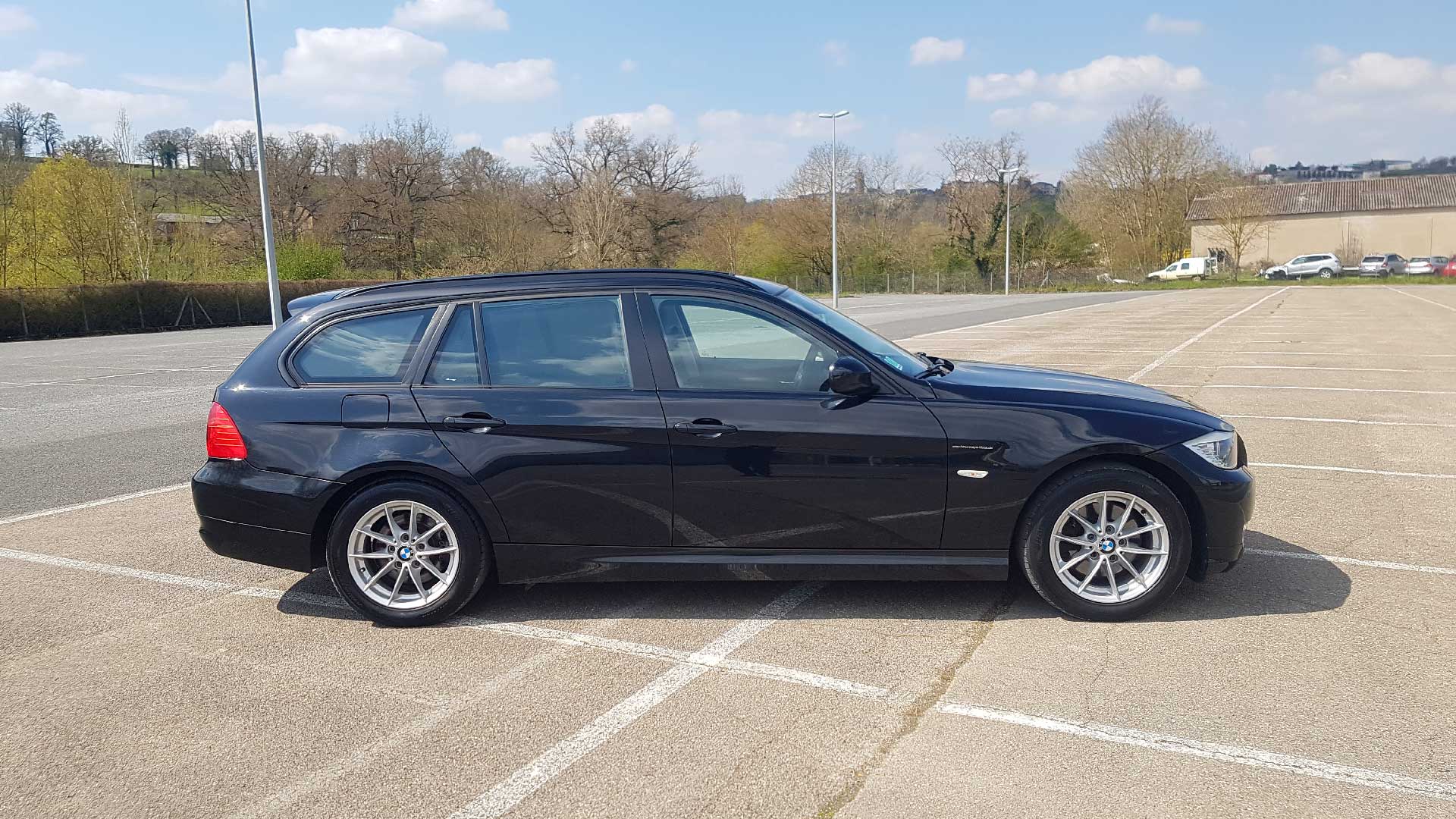 BMW 318D – Toit ouvrant Panoramique – Très Bon Etat