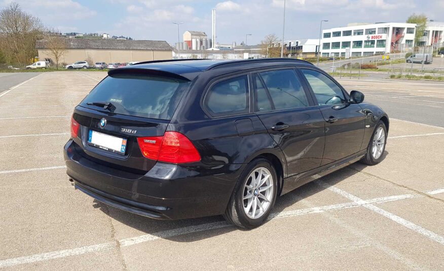 BMW 318D – Toit ouvrant Panoramique – Très Bon Etat